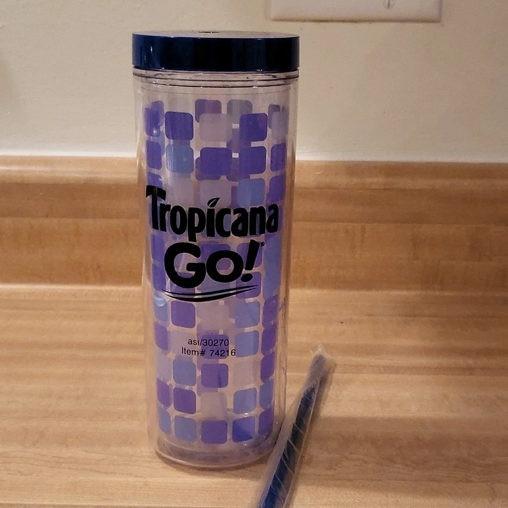 Tropicana Go! Plastic tumbler with straw